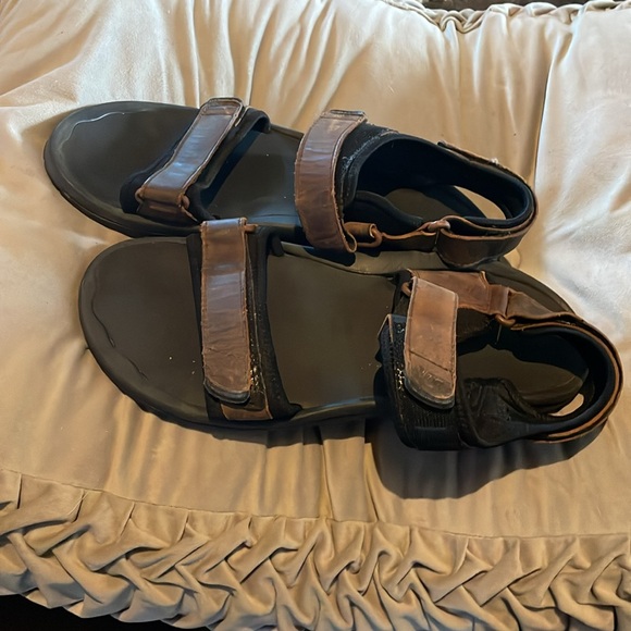 Olukai Sandals. Mens Size 11. Brown - Picture 6 of 7
